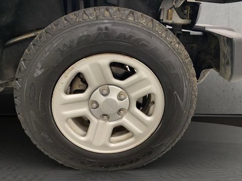 Used 2017 Jeep Wrangler Sport AWD/4WD image 34