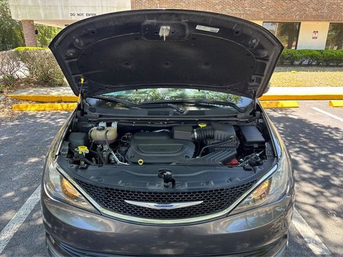 Used 2020 Chrysler Voyager Lxi image 11