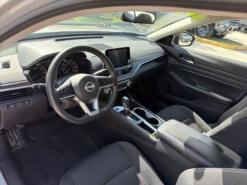 Used 2024 Nissan Altima 2.5 SV FWD image 13