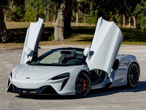 New 2025 McLaren Artura Spider image 1