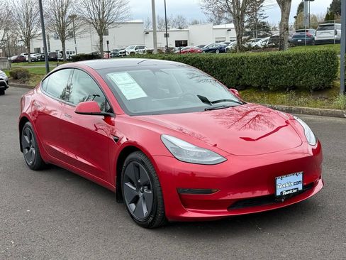 Used 2023 Tesla Model 3 Standard Range image 2