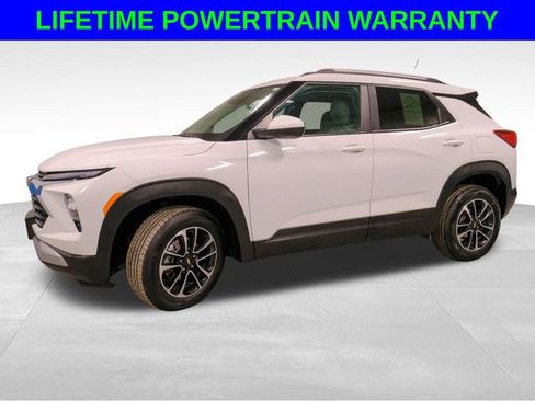 Used 2025 Chevrolet TrailBlazer LT image 2