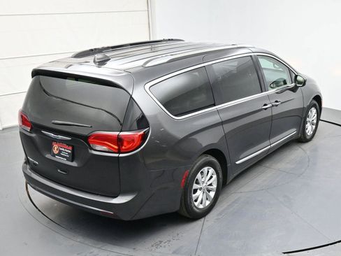 Used 2019 Chrysler Pacifica Touring-L image 32