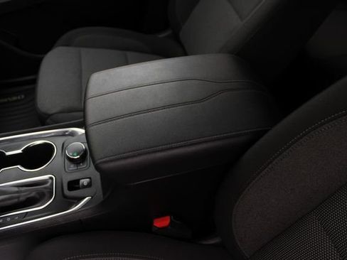 Used 2023 Chevrolet Traverse LT image 9