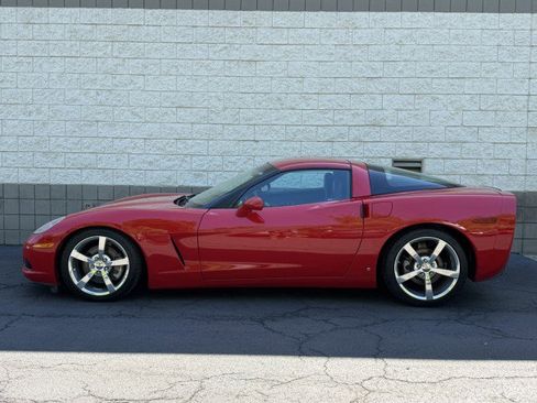 Used 2005 Chevrolet Corvette Coupe w/ Preferred Equipment Group RWD image 11