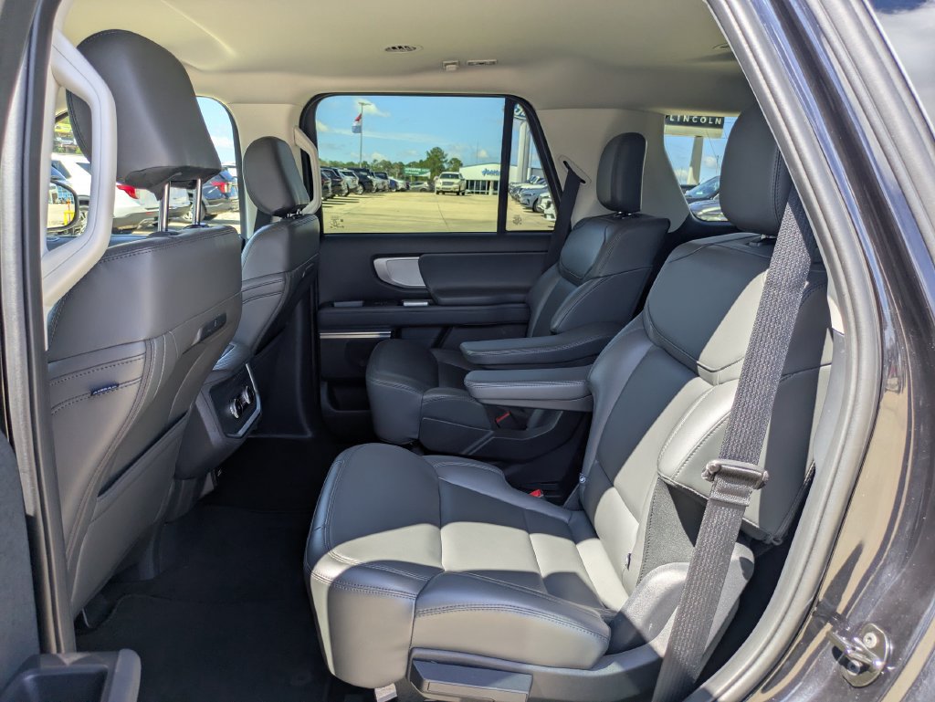 Used 2026 Ford Expedition Active AWD/4WD image 7
