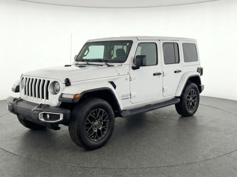 Used 2025 Jeep Wrangler Sahara image 3