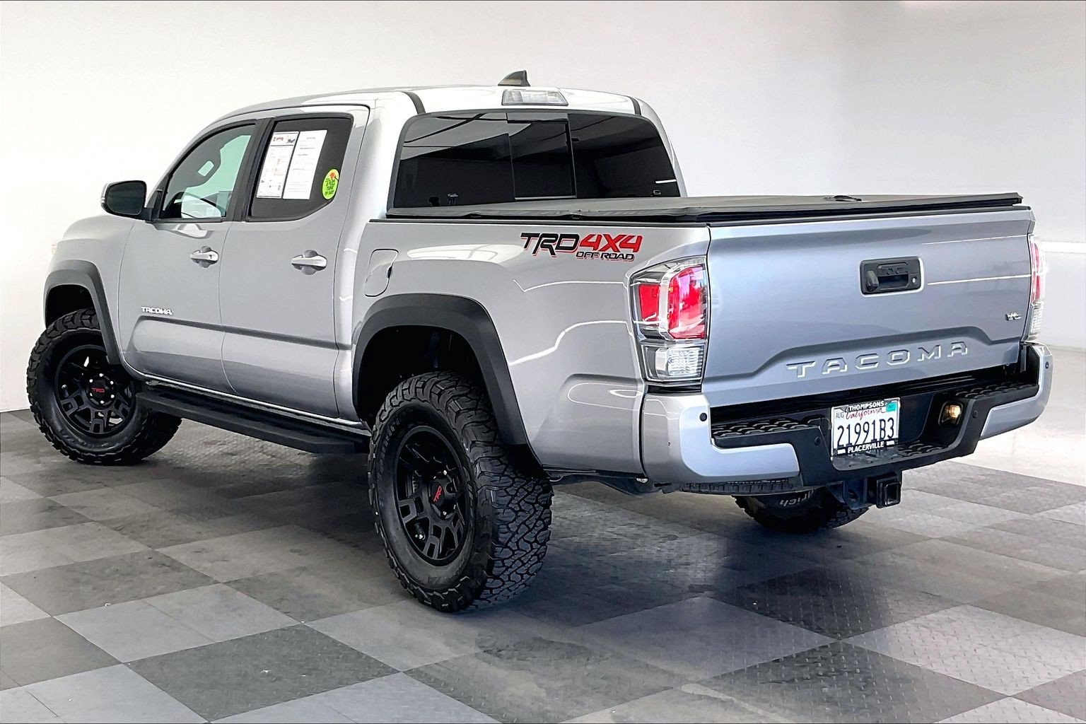 Used 2020 Toyota Tacoma TRD Off-Road w/ Technology Package AWD/4WD image 10