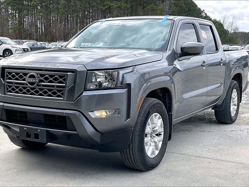 Certified 2022 Nissan Frontier SV image 2