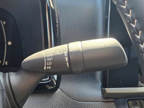 Used 2025 Toyota Camry SE FWD image 25