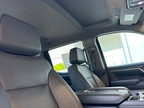 Used 2025 GMC Sierra 1500 SLT AWD/4WD image 18