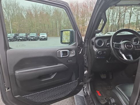 Used 2023 Jeep Wrangler Unlimited Sahara w/ Cold Weather Group AWD/4WD image 18