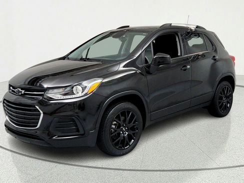 Used 2022 Chevrolet Trax LT w/ Midnight Edition AWD/4WD image 1
