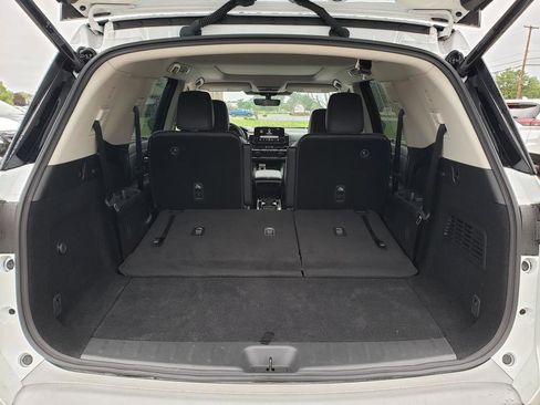 Certified 2025 Nissan Pathfinder SL w/ SL Premium Package image 8