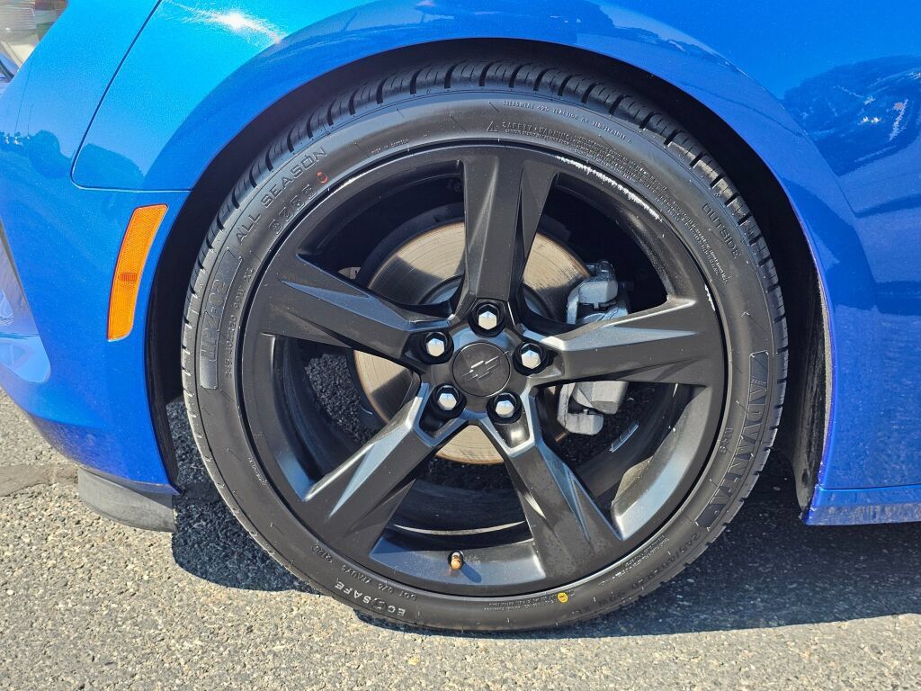 Used 2017 Chevrolet Camaro LT w/ RS Package RWD image 10