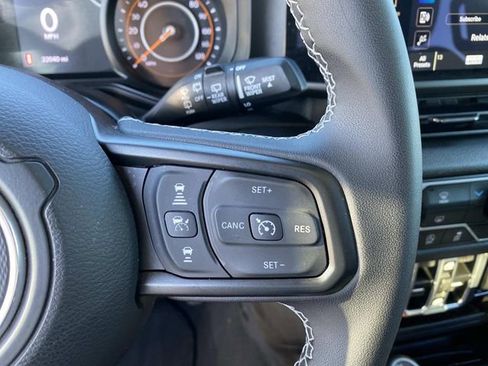 Certified 2025 Jeep Wrangler Sport S image 15