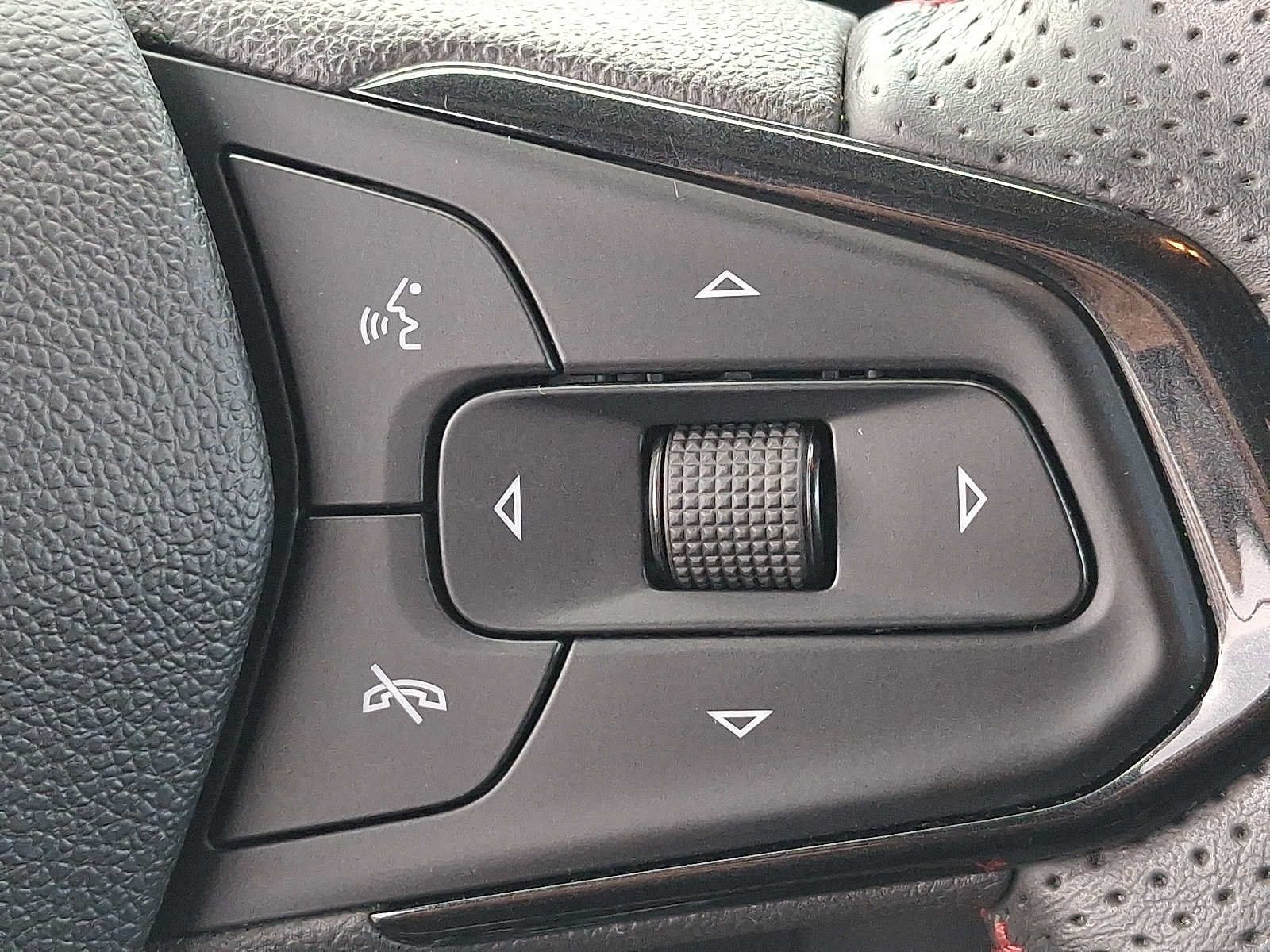 Used 2022 Chevrolet TrailBlazer RS w/ Technology Package FWD image 21