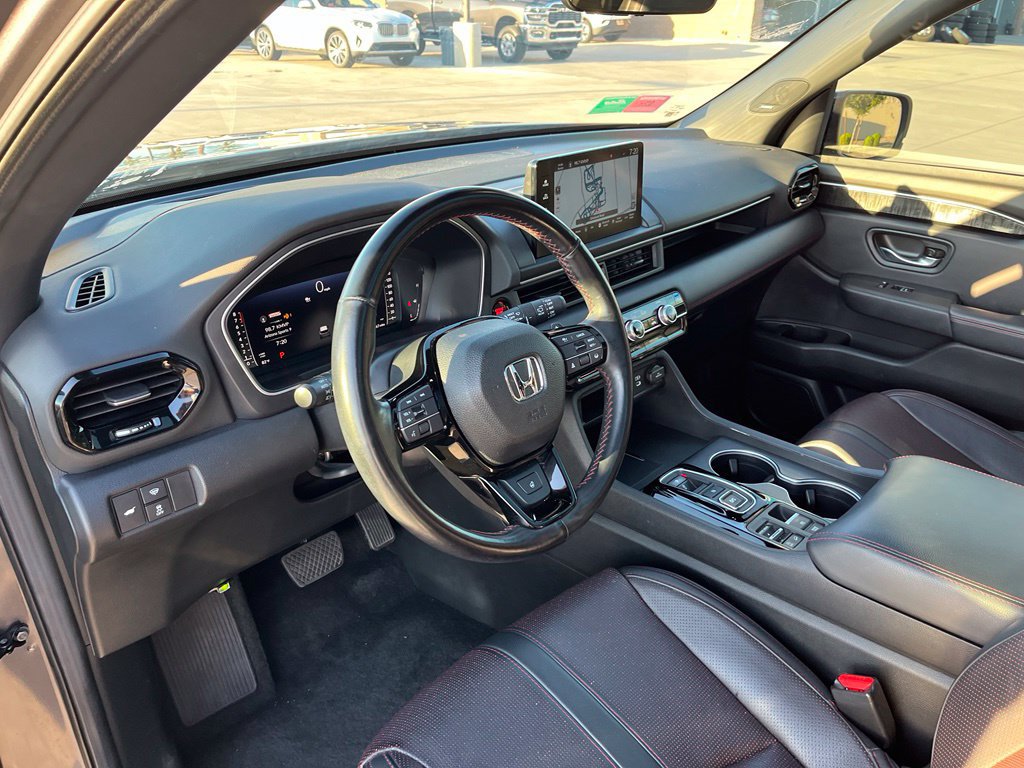 Used 2025 Honda Pilot Black Edition image 12
