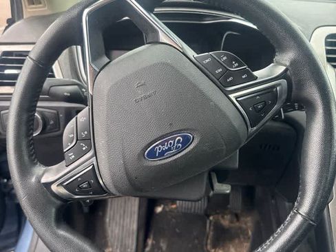 Used 2018 Ford Fusion SE w/ Fusion SE Technology Package FWD image 9