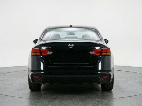 Used 2025 Nissan Altima 2.5 SV FWD image 7