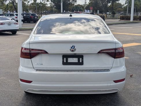 Used 2019 Volkswagen Jetta SE w/ Cold Weather Package image 6