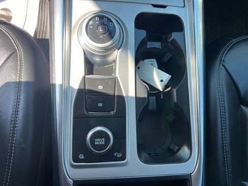 Used 2023 Ford Explorer XLT w/ Equipment Group 202A image 33