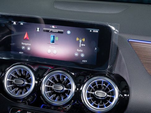 Certified 2025 Mercedes-Benz GLA 250 image 17