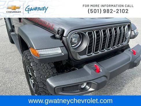 Used 2025 Jeep Wrangler Unlimited Rubicon w/ Convenience Group AWD/4WD image 13