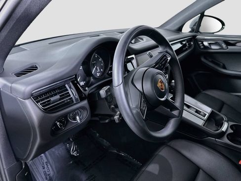 Certified 2026 Porsche Macan AWD/4WD image 4