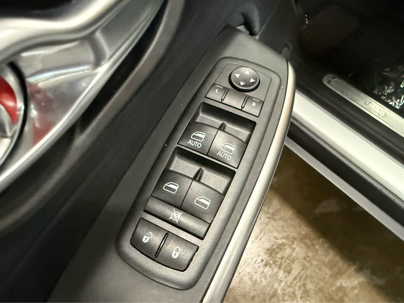 Used 2021 Jeep Cherokee Limited AWD/4WD image 19