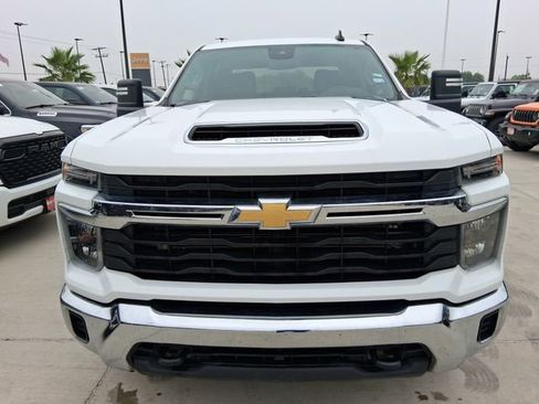 Used 2024 Chevrolet Silverado 2500 LT AWD/4WD image 2