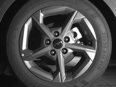 Used 2025 Kia K4 LXS image 14