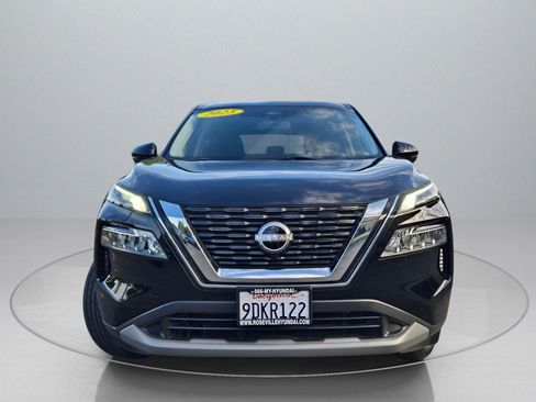 Used 2023 Nissan Rogue SV image 2