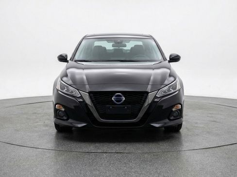 Used 2025 Nissan Altima 2.5 SV image 2
