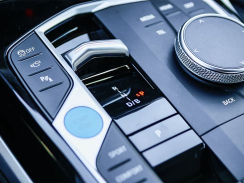 Used 2023 BMW i4 eDrive40 image 23