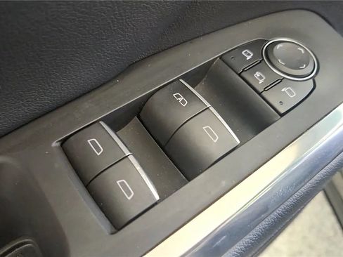Used 2024 Chevrolet Traverse RS FWD image 32