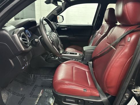 Used 2020 Toyota Tacoma TRD Off-Road w/ Technology Package AWD/4WD image 19