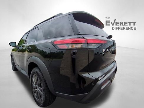 Used 2022 Nissan Pathfinder SV image 5