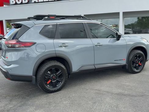 Used 2025 Nissan Rogue SV AWD/4WD image 7