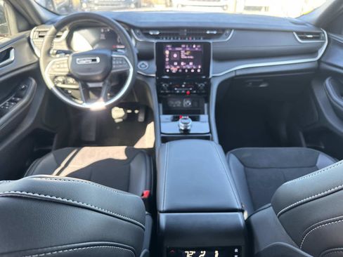 New 2025 Jeep Grand Cherokee L Altitude RWD image 11