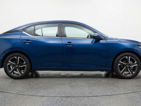 Used 2025 Nissan Sentra SV image 11