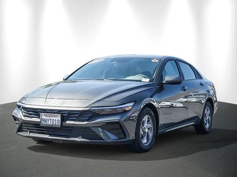 Used 2024 Hyundai Elantra SE FWD image 3