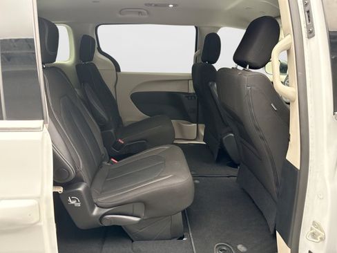 Used 2024 Chrysler Voyager LX FWD image 17