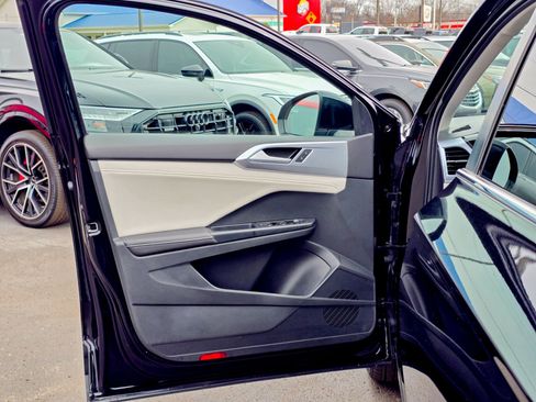 Used 2025 Volkswagen Taos SE image 24