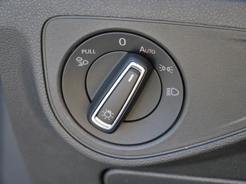 Certified 2022 Volkswagen Atlas Cross Sport SE image 21