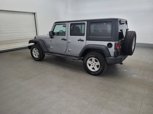 Used 2018 Jeep Wrangler Unlimited Sport S AWD/4WD image 3
