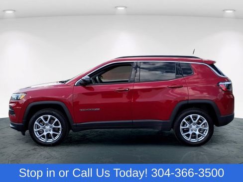 Used 2024 Jeep Compass Latitude AWD/4WD image 8