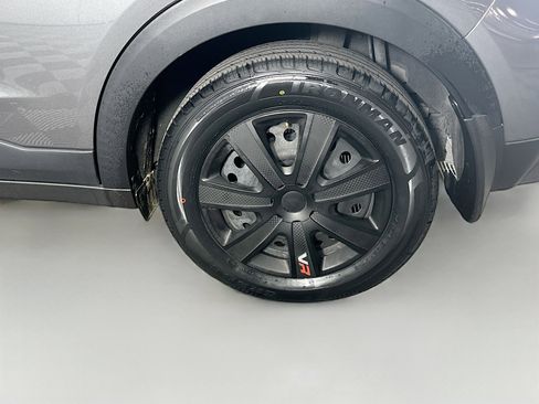 Used 2024 Nissan Kicks S image 11