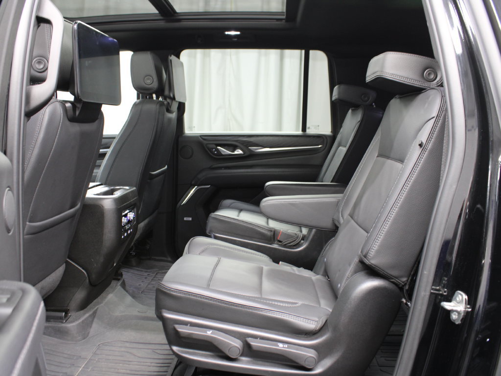 Used 2023 GMC Yukon XL Denali w/ Advanced Technology Package AWD/4WD image 17