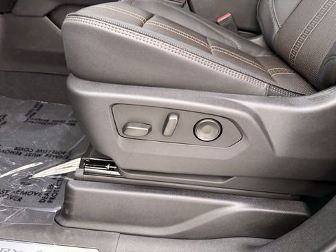 New 2025 Chevrolet Suburban High Country image 15